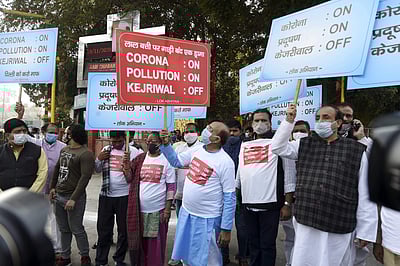 அரவிந்த் கேஜரிவால் பதவி விலகக்கோரி பாஜகவினர் போராட்டம்