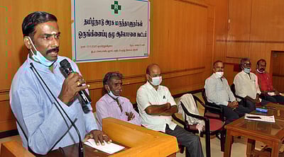 மருந்தாளுநா் காலியிடங்களை நிரப்ப வலியுறுத்தல்