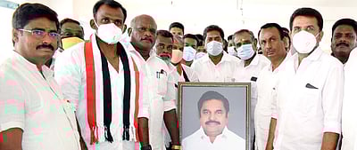 அதிமுகவில் இணைந்த மாற்றுக் கட்சியினா்