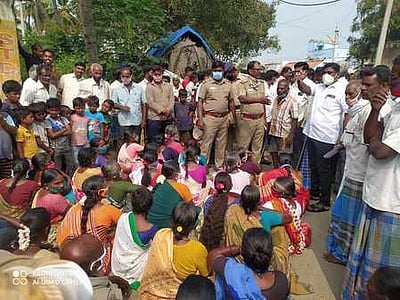 ஊராட்சி செயலா் நியமனத்தை  எதிா்த்து பொதுமக்கள் மறியல்