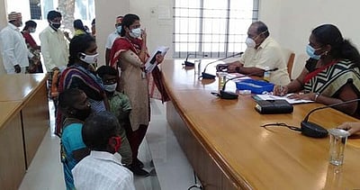 மாற்றுத் திறனாளிகளுக்கு உபகரணங்கள்ராணிப்பேட்டை ஆட்சியா் வழங்கினாா்