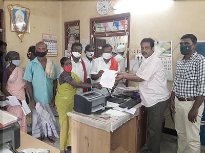 குடியிருப்பு மனைக்கு பட்டா வழங்கக் கோரி மனு