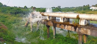 மணத்தட்டை-மருங்காபுரி காவிரி கூட்டுக் குடிநீர் குழாயில் உடைப்பு: பல லட்சம் லிட்டர் குடிநீர் வீண்