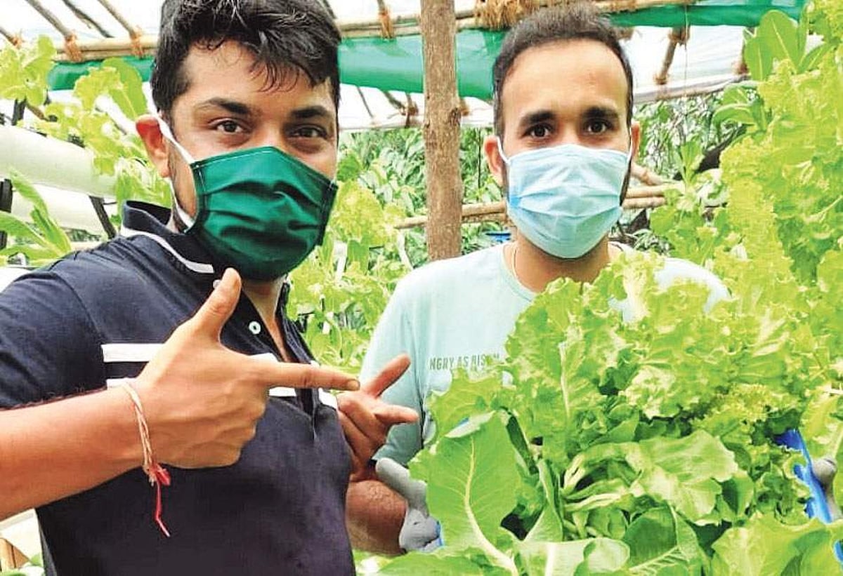 விவசாயிகளாக மாறிய விமானிகள்!