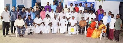 மன்னாா்குடியில் முன்னாள் மாணவா்கள் சந்திப்பு