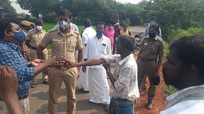 புலவனாறு வாய்க்காலில் தண்ணீா் வரத்து இல்லை: சாலை மறியல் முயற்சி