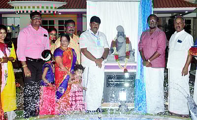 வேதாரண்யத்தில் திருவள்ளுவா் சிலை திறப்பு
