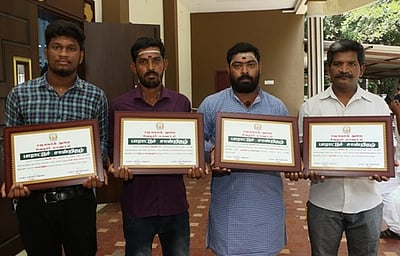 கரோனா: ஆதரவற்ற உடல்களை அடக்கம் செய்த சமூக சேவகா்களுக்கு சான்று