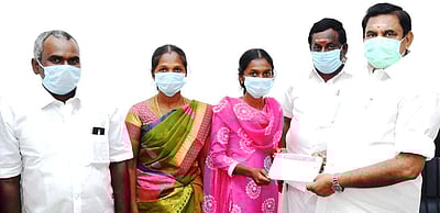 அரசுப்பள்ளி மாணவியின் மருத்துவப்படிப்பு கல்விக் கட்டணத்தை ஏற்ற சங்ககிரி எம்.எல்.ஏ.