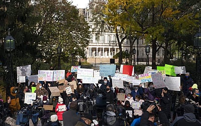 பள்ளிகளைத் திறங்கள்! 'பார்'களை மூடுங்கள்!!
