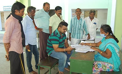 2-ஆவது நாளாக இன்றும் வாக்காளா் பெயா் சோ்த்தல், திருத்தல் சிறப்பு முகாம்