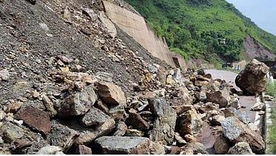 ஹிமாசலில் கனமழைக்கு 150 பேர் பலி: 72 சாலைகள் மூடல்!