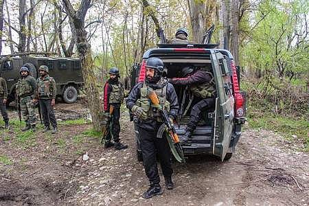 புல்வாமாவில் ஜெய்ஷ் பயங்கரவாதிகள் 2 பேர் கைது