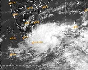 மகாபலிபுரம் - காரைக்கால் இடையே கரையைக் கடக்கும் 'நிவர்' புயல்!