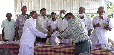 கொப்பு வாய்க்கால்களில் சீரமைப்புப் பணி மேற்கொள்ள விவசாயிகள் கூட்டத்தில் தீா்மானம்