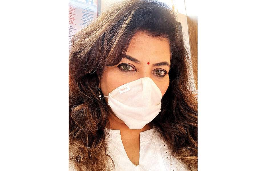 வித்தியாசமான முகக்கவசம்!