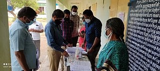 வாக்காளா் சோ்ப்பு சிறப்பு முகாம்: கோட்டாட்சியா் ஆய்வு