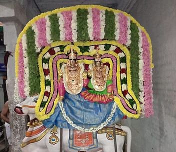 திருக்கோடிக்காவல் திருக்கோடீசுவரா் கோயிலில் காா்த்திகை ஞாயிறு புறப்பாடு