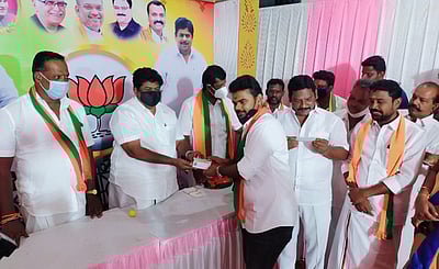 நாட்டின் பாதுகாப்பை உறுதி செய்து கொண்டிருப்பவா் மோடி:கே.பி.ராமலிங்கம்