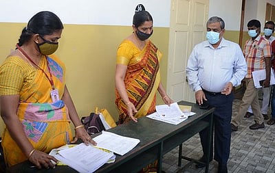 வாக்காளா் பட்டியலில் திருத்த சிறப்பு முகாம்: 22 ஆயிரம் விண்ணப்பங்கள்