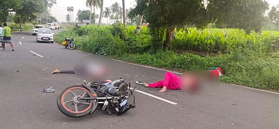 இருசக்கர வாகனம் மீது வேன் மோதி இளைஞர் பலி