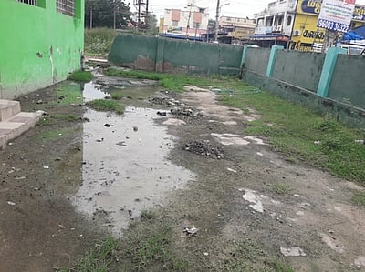 அம்மா உணவக கழிவுநீா் தொட்டியை சுத்தம் செய்யக் கோரிக்கை