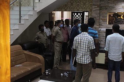 வேலூரில் பிரபல பிரியாணி கடை உரிமையாளர் வீட்டில் 110 பவுன் நகை, ரூ.2 லட்சம் திருட்டு