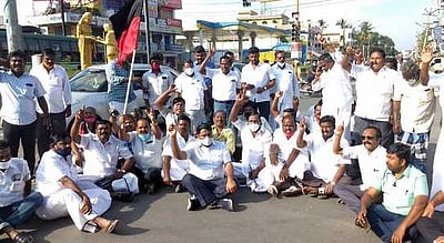 உதயநிதி ஸ்டாலின் கைதைக் கண்டித்து திமுக சாலை மறியல்