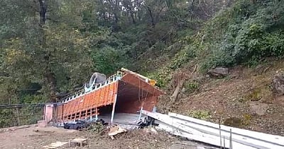 ஹிமாச்சலில் லாரி கவிழ்ந்த விபத்தில் 2 பேர் பலி