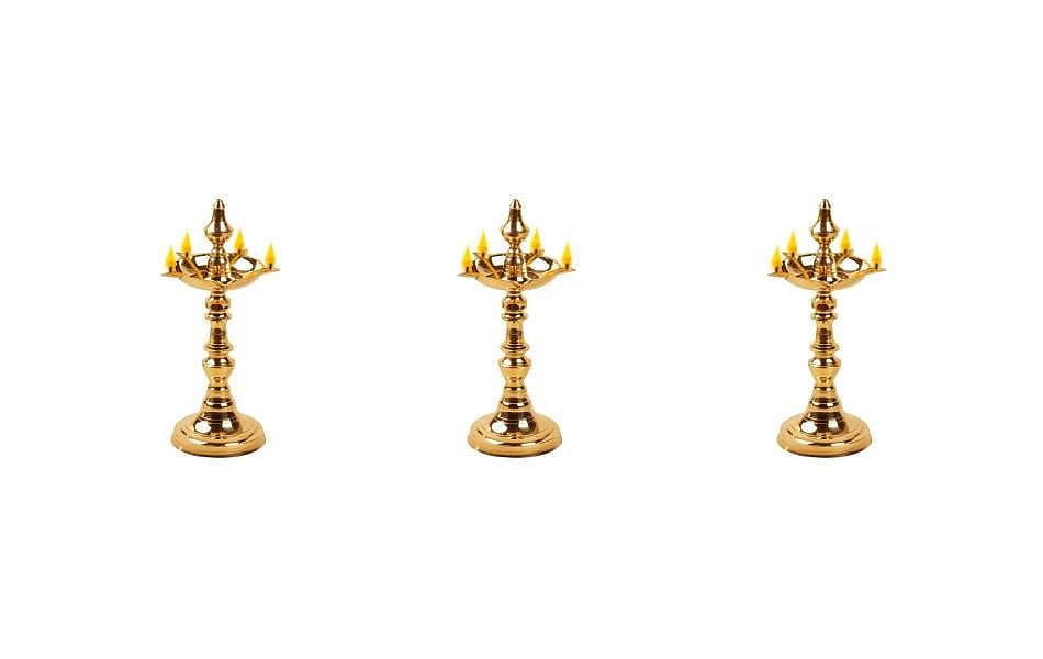 குத்துவிளக்கை தரையில் வைத்து ஏற்றலாமா?