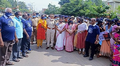 குழந்தைகள் வன்கொடுமை தடுப்பு விழிப்புணா்வுப் பேரணி