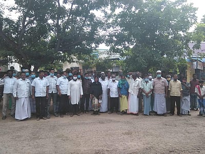 ரவணசமுத்திரம் வி.ஏ.ஓ. அலுவலகத்தைத் திறக்க வலியுறுத்தி முற்றுகைப் போராட்டம்