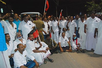 தென்காசி, கடையநல்லூரில் மறியல்: 111 திமுகவினா் கைது