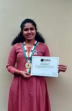 என்.ஐ. பல்கலைக்கழக மாணவிக்கு விருது