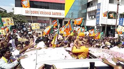 பாஜக வேல் யாத்திரை குழுவினருக்கு பொள்ளாச்சியில் வரவேற்பு