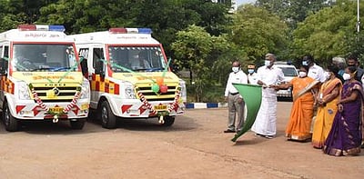 5 இடங்களில் 108 ஆம்புலன்ஸ் சேவை:  அமைச்சா்கள் தொடங்கி வைத்தனா்