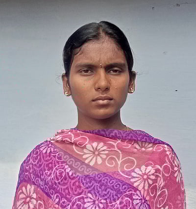 பல் மருத்துவம் பயில வாய்ப்புக் கிடைத்தும்பணம் இன்றி அரசுப் பள்ளி மாணவி பாதிப்பு