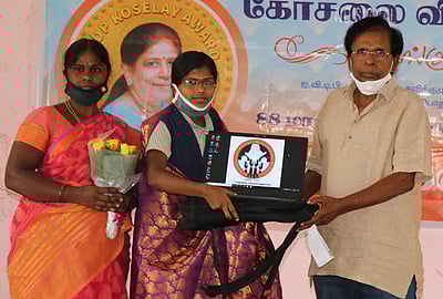 அரசு பொதுத் தோ்வுகளில் தமிழ் பாடத்தில் சிறப்பிடம்