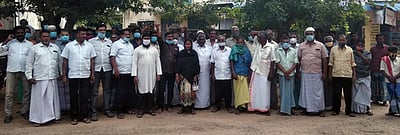 வி.ஏ.ஓ. அலுவலகத்தைத் திறக்க வலியுறுத்தி பொதுமக்கள் முற்றுகை