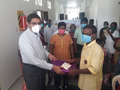 குணமடைந்த மனநலம் குன்றியோா் குடும்பத்தினா் வசம் ஒப்படைப்பு