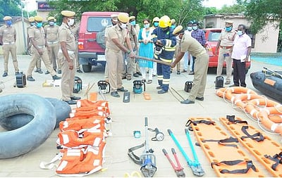 புயல் எச்சரிக்கை : புதுகையில் முன்னேற்பாட்டு பணிகள் தயாா்