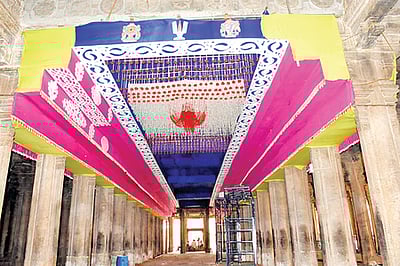 வைகுந்த ஏகாதசி திருவிழா: ஆயிரங்கால் மண்டபத்தில்அலங்காரப் பணிகள் தீவிரம்