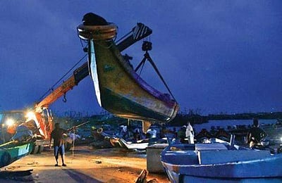 நிவர் புயல்: சென்னை துறைமுகத்தில் பாதுகாப்பு ஏற்பாடுகள்