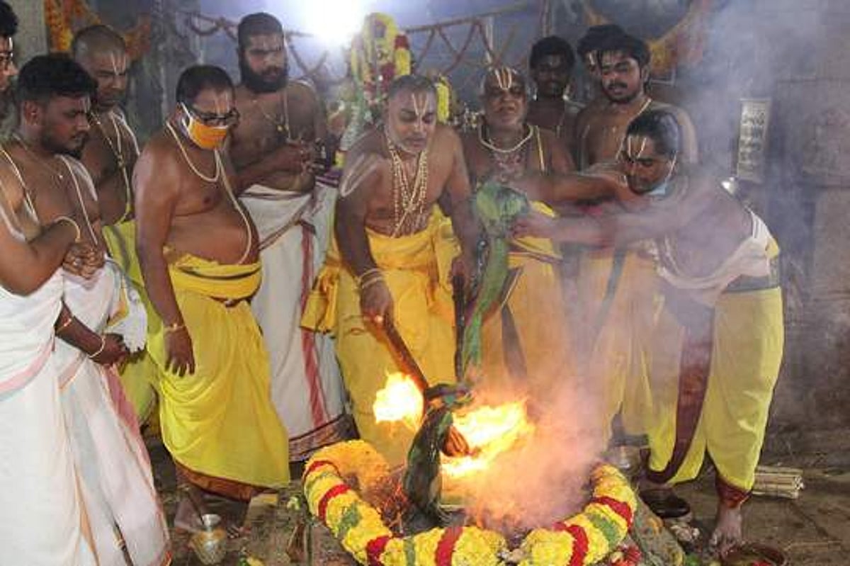 லட்சுமி நாராயணா் கோயிலில் மகாசம்ப்ரோக்ஷணம்