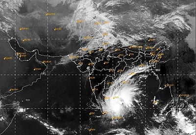 சென்னையிலிருந்து 300 கி.மீ. தொலைவில் நிவர் தீவிர புயல்