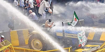 பஞ்சாப் விவசாயிகள் போராட்டம்: கண்ணீர் புகைக்குண்டுகள் வீசி கலைப்பு