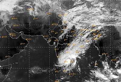 புயலாக வலுவிழந்தது நிவர் புயல்