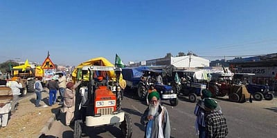 தில்லி நோக்கி வரும் விவசாயிகள் மீது கண்ணீர் புகைக்குண்டு வீச்சு