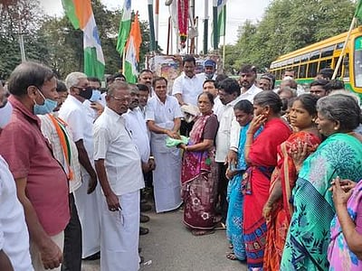 சேலம்:  தமிழ் மாநில காங்கிரஸ் 7ஆம் ஆண்டு துவக்க விழா கொண்டாட்டம்