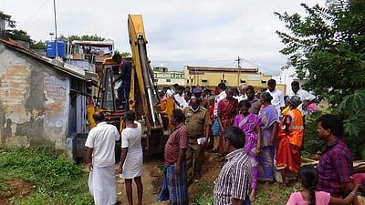 சத்தியமங்கலம் நகர்ப்பகுதியில் செல்போன் டவர் அமைக்க பொதுமக்கள் கடும் எதிர்ப்பு